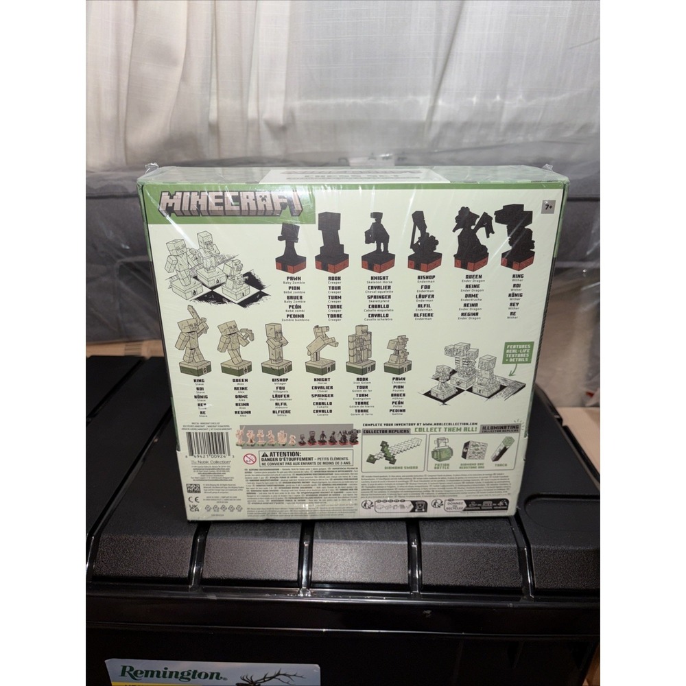 Minecraft Chess Set - Overworld Heroes vs Hostile Mobs (NEW SEALED IN BOX) - Picture 3 of 10